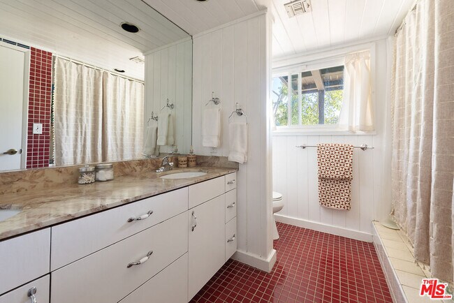 Building Photo - 2239 Topanga Skyline Dr