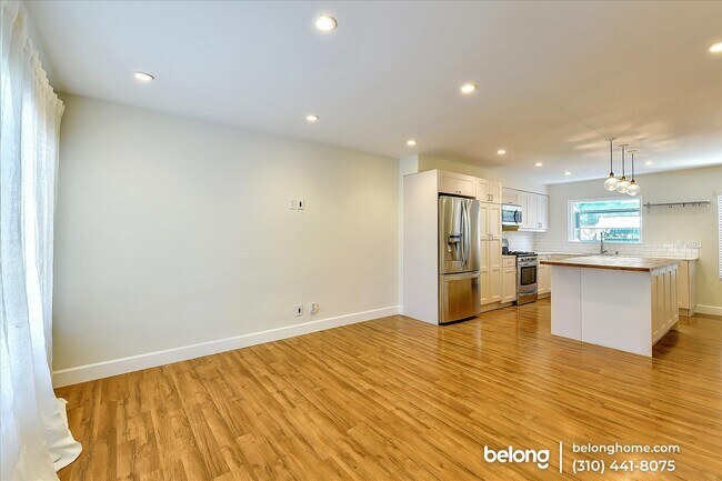 Building Photo - 720 Waterloo St