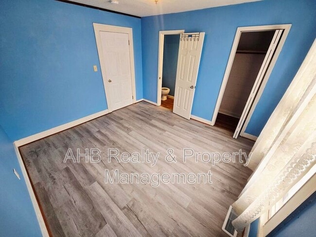 Building Photo - 914 Stokes St