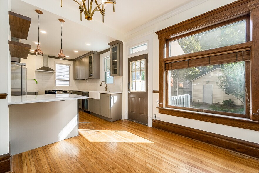 Building Photo - 986 Neil Ave