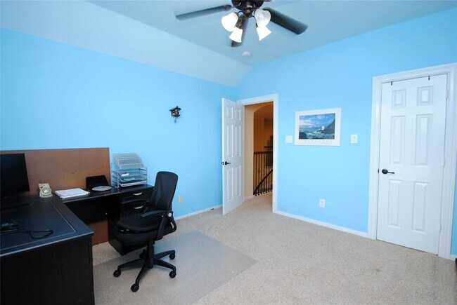 Building Photo - 7602 Westmoreland Dr