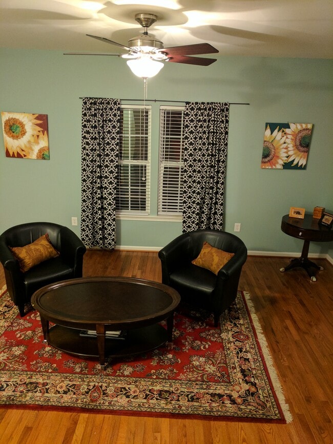 Building Photo - 850 Rockcreek Rd