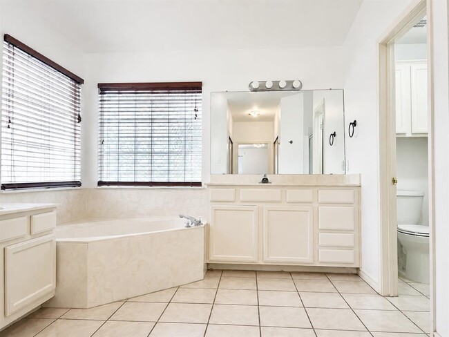 Building Photo - 9412 Lightwood Cove