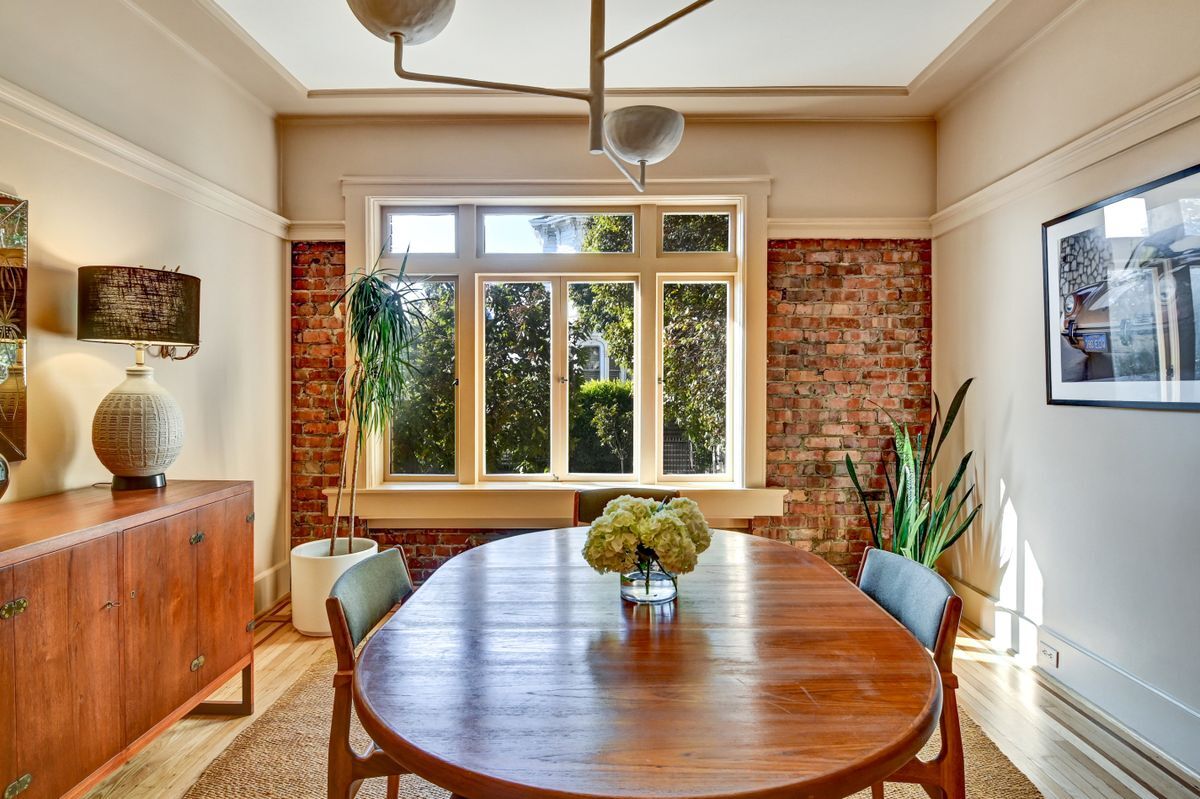 Building Photo - 2299 Sacramento St