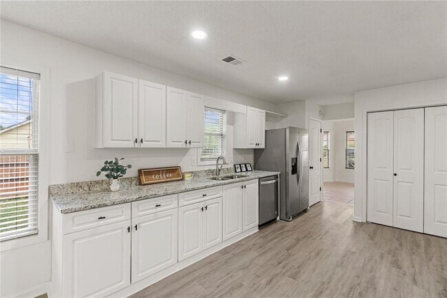 Building Photo - 3003 Brass Dr