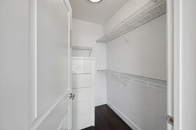 Building Photo - 5925 Almeda Rd