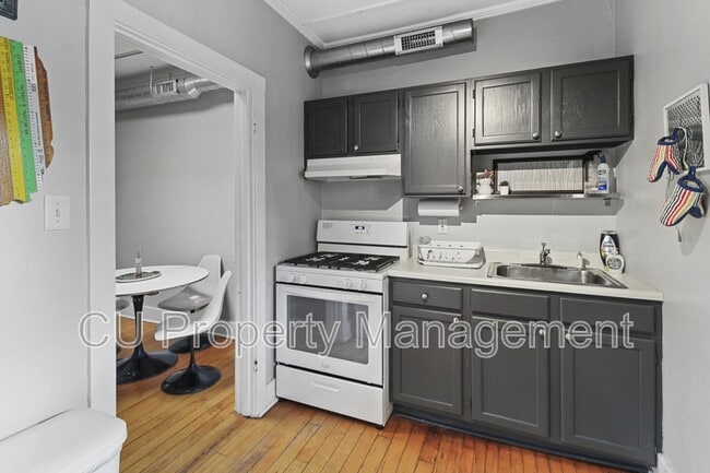 Building Photo - 415 N Neil St