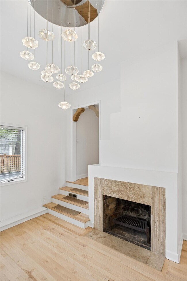 Building Photo - 502 47th St