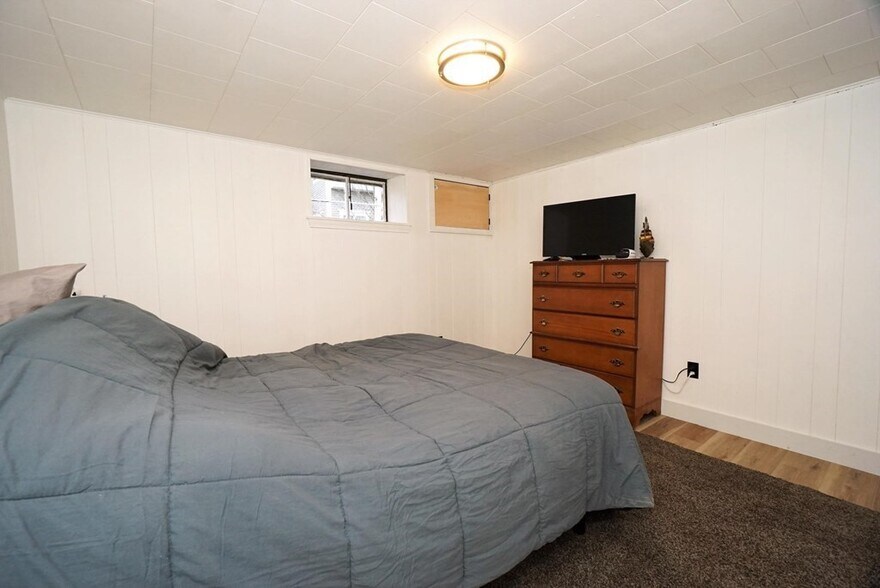 Basement bonus room - 136 Clay St