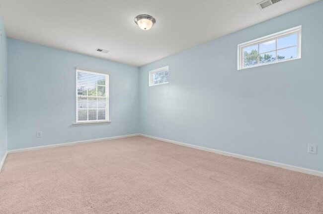 Building Photo - 1825 Polaris Dr