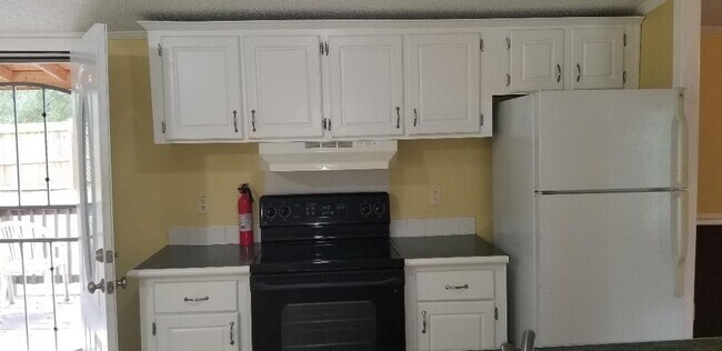 Building Photo - 169 Brentwood Ln