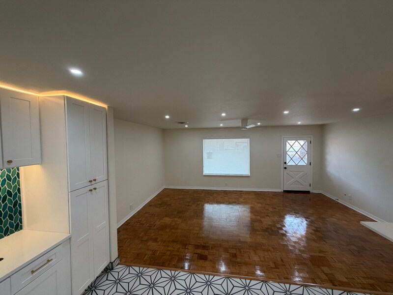 Building Photo - 2010 Parhaven Dr