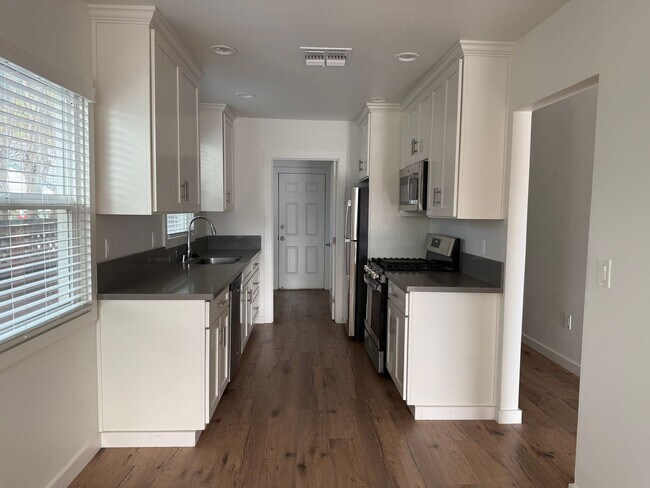 Building Photo - 4031-4033 Miller Way