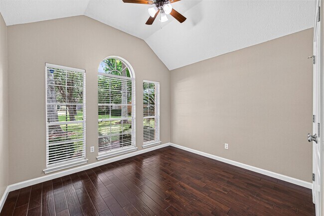 Building Photo - 1103 Parkhaven Ln