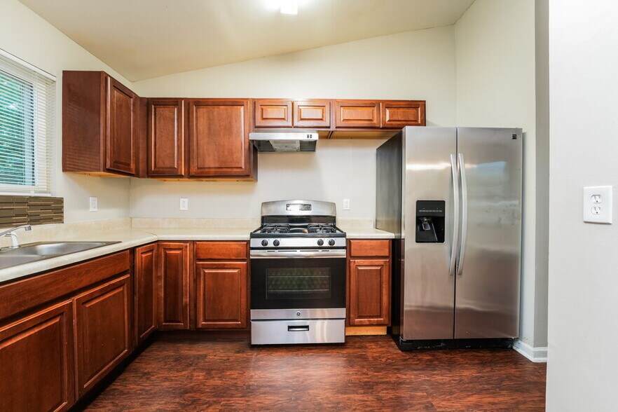 Building Photo - 5394 Greenhedge Ct