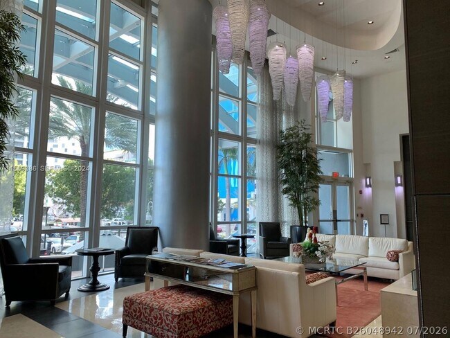 Building Photo - 1155 Brickell Bay Dr
