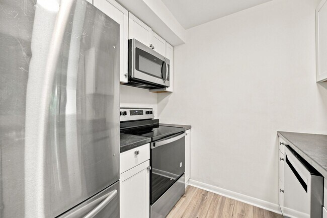 Building Photo - 1243 Cedars Ct
