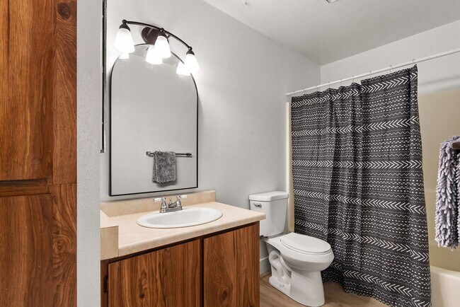 Building Photo - Beautiful Sawmill Commons Condo!