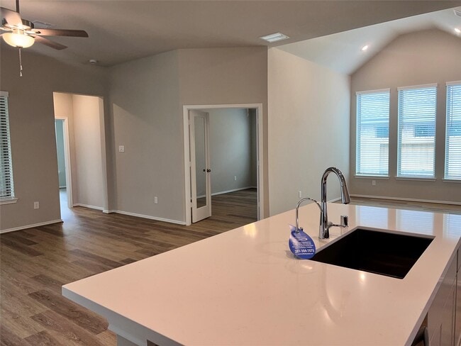 Building Photo - 8420 Int'l Fls Dr