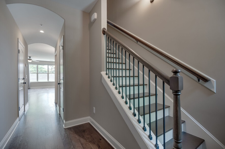 Building Photo - 104 Ambassador Private Cir