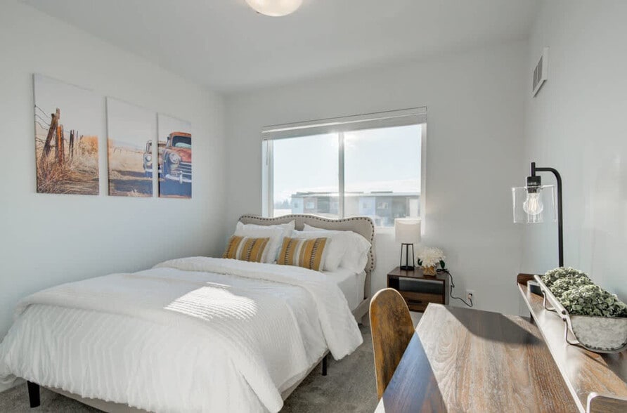 Building Photo - 5242 Fallon St