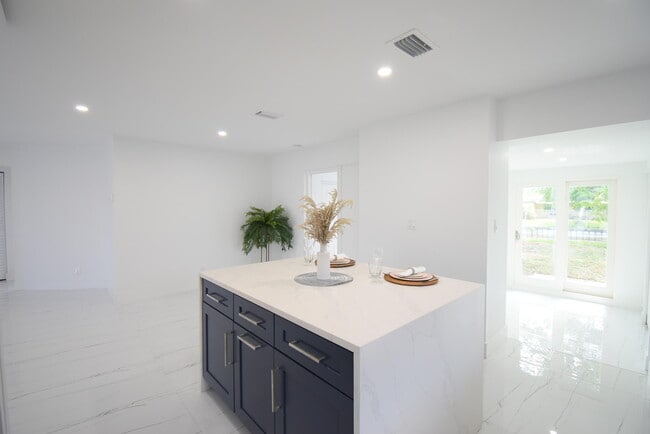 Building Photo - 3541 NW 37th Ave