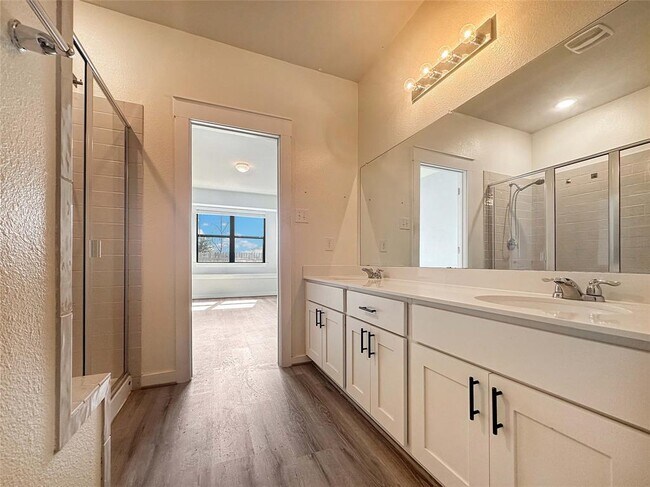 Building Photo - 179 Threshing Rd