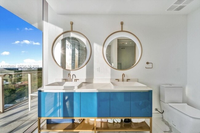 Building Photo - 2678 Tigertail Ave