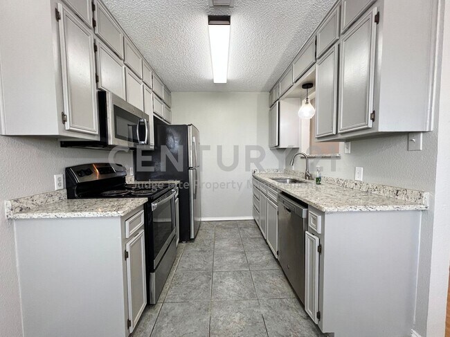 Building Photo - 104 Woodie Way