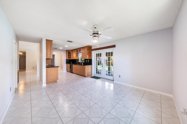 Building Photo - 5340 SW 115th Ave
