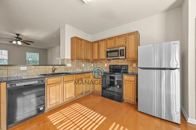 Building Photo - Beautiful and well maintenance three-story...