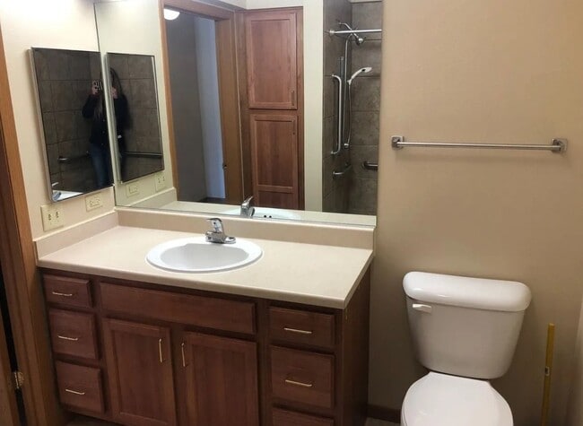 Building Photo - 2003 Cedar St