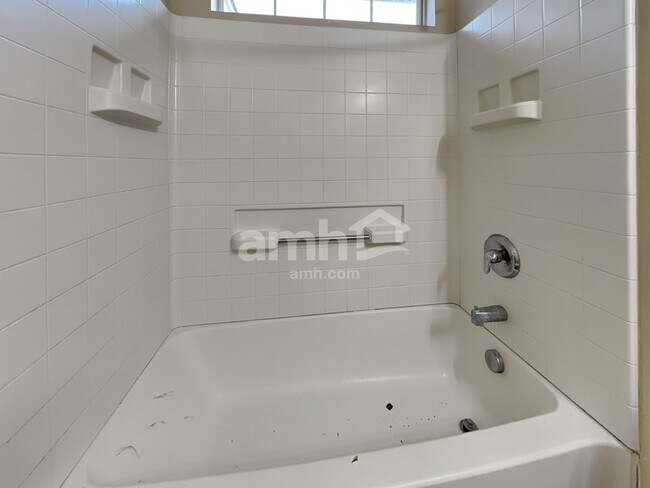 Building Photo - 25 Willow Lakes Dr