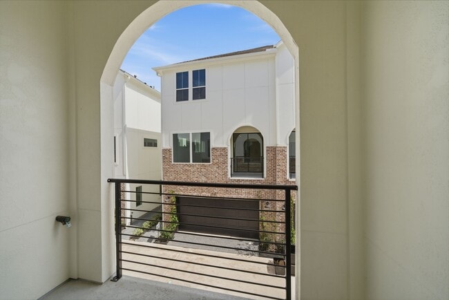 Building Photo - 3073 Hicks St