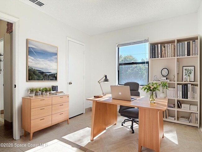 Building Photo - 710 Flamingo Dr