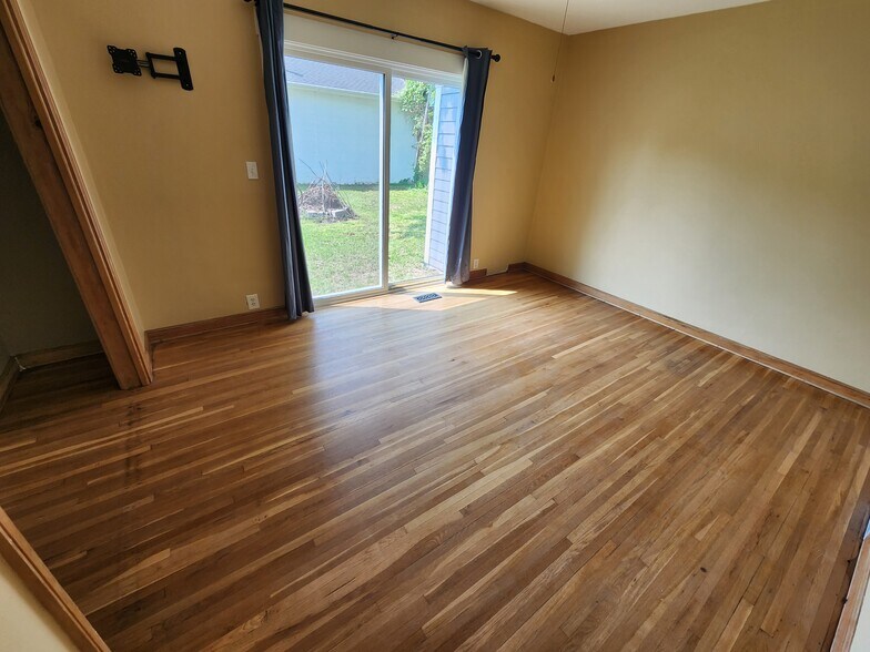 Master bedroom - 260 1st St S
