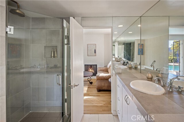 Building Photo - 2870 Benedict Canyon Drive