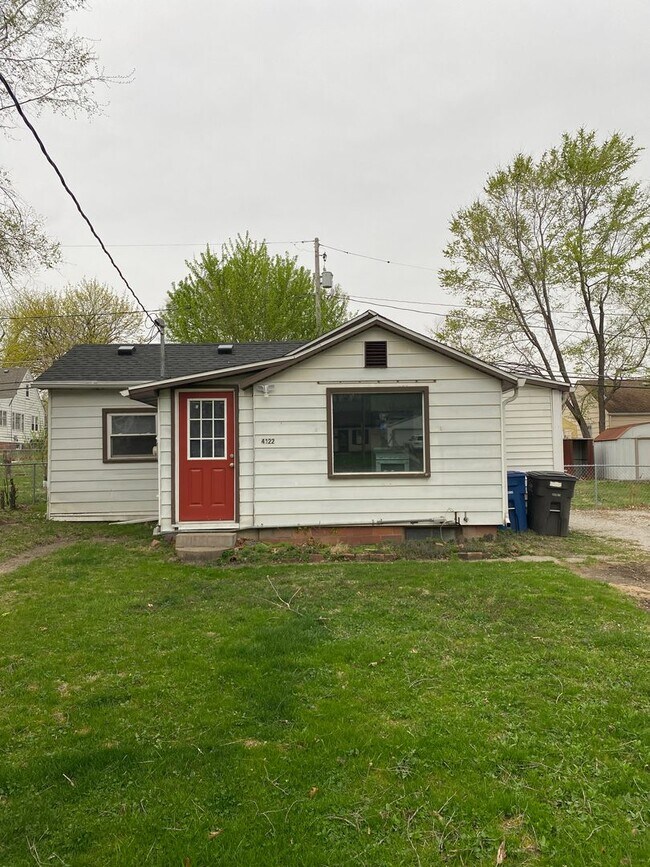 Building Photo - Fully Remodeled 2 Bedroom 1 Bath Home
