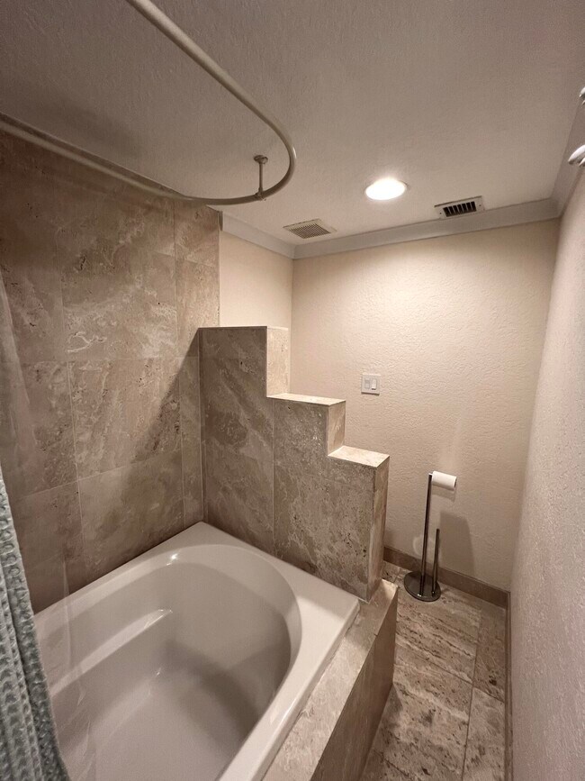 Building Photo - 3580 S Ocean Blvd