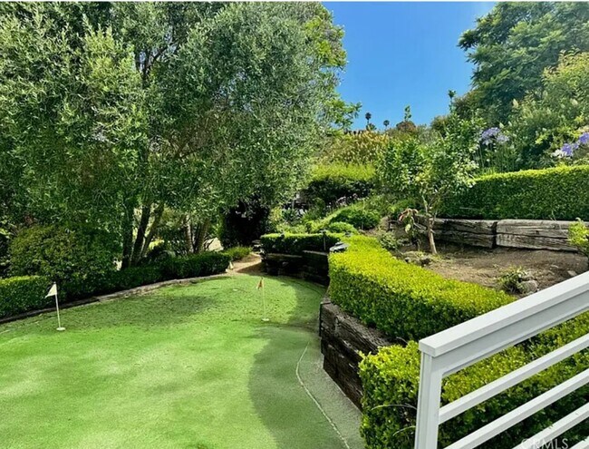 Building Photo - Azari PM-Juccuzi- half acre luxurious landscape-fully chic furniture -  massive lot , 18 fruit tr...