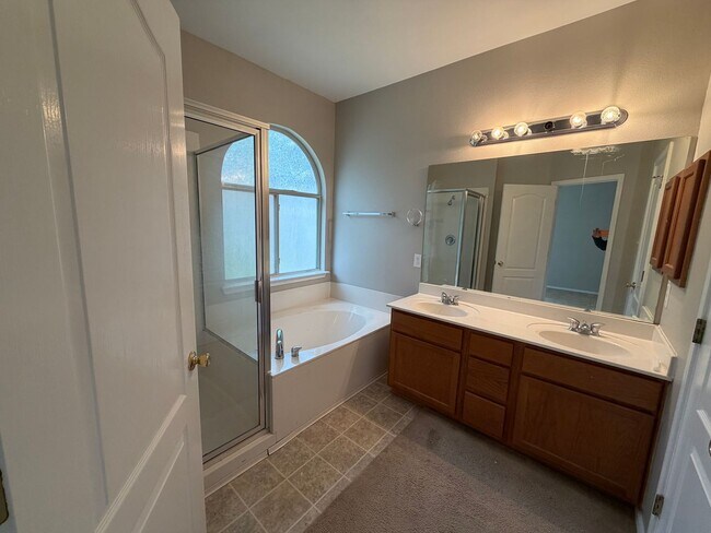 Building Photo - CENTRALLY LOCATED 3 BEDROOM SINGLE STORY HOME IN STEUBING RANCH SUBDIVISION*ISLAND KITCHEN