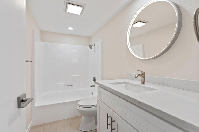 Building Photo - 505 S Farrell Dr