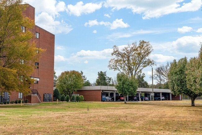 Building Photo - 200 Sanders Ferry Rd