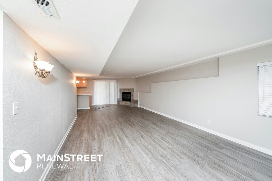 Building Photo - 6185 E 121st Dr