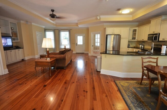 Building Photo - 2204 Altoona Dr