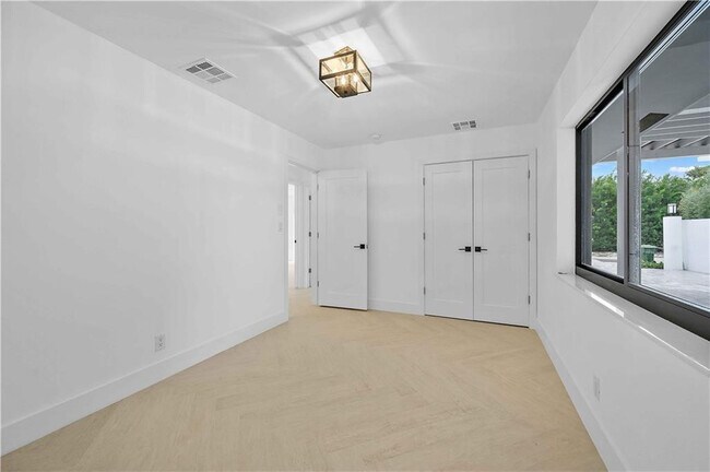 Building Photo - 2201 Intracoastal Dr