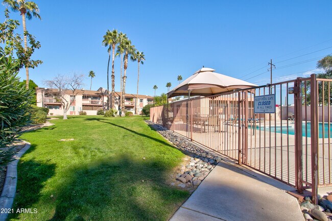 Building Photo - 7550 N 12th St