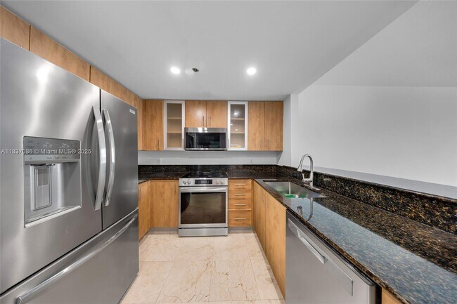 Building Photo - 7914 Harbor Island Dr