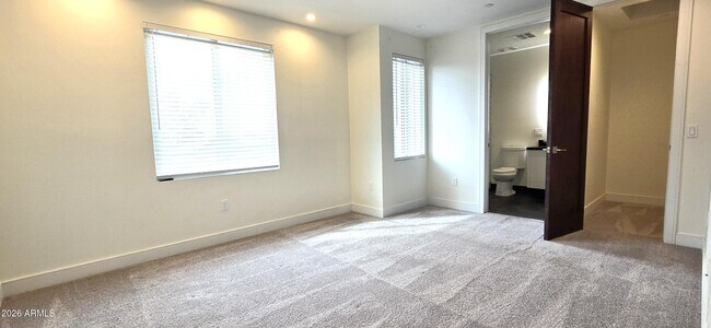 Building Photo - 506 S Hardy Dr