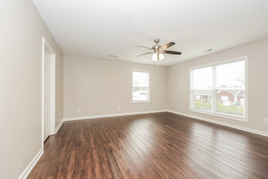 Building Photo - 2712 Mollys Ct